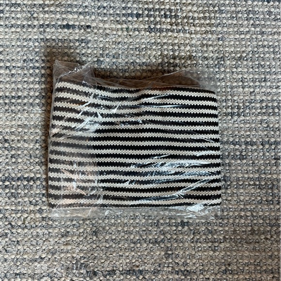 Estella NYC gift set: taxi blanket, pretzel and hot dog toys - Picture 6 of 11